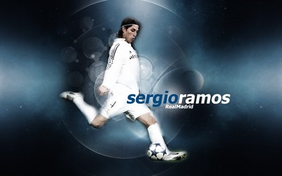 熊猫体育独家-J罗出席青少年训练营