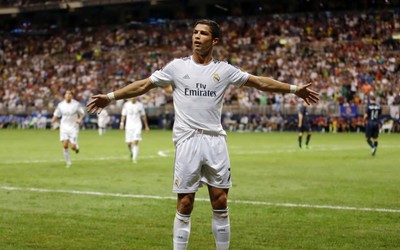 熊猫体育快讯-卢卡斯面对德佩的射门封堵出去